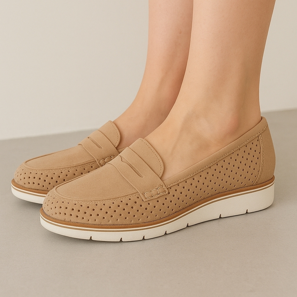 Women's Tan Loafers Sz 40